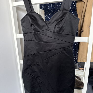 Abito Nero con Spalline