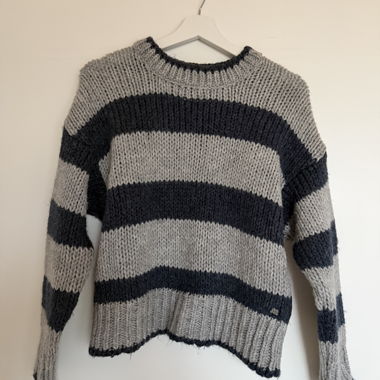 Gestreifter Strickpullover