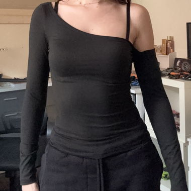Maglione nero asimmetrico