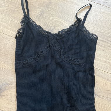 Top noir Urban Outfitters