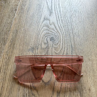 pink big sunglasses