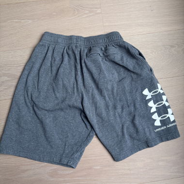 Grey Under Armour Shorts Size L