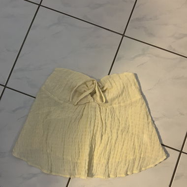 top a fascia giallo