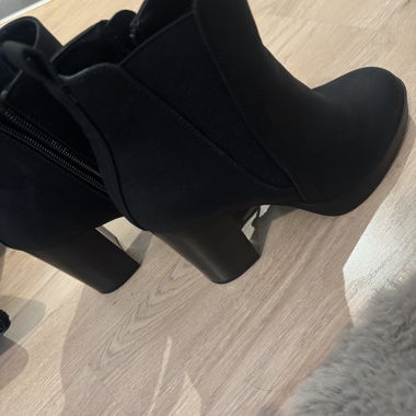 Schwarze Ankle Boots mit Blockabsatz Anna Fiele