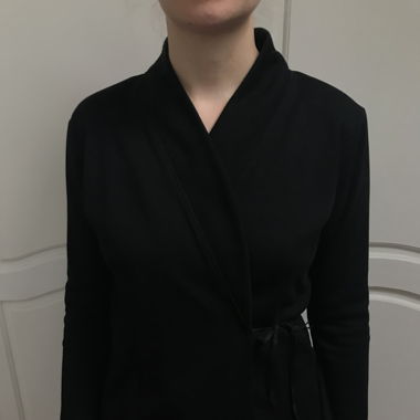 schwarze Wickeljacke