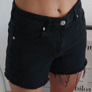 Schwarze Denim-Ripped-Shorts