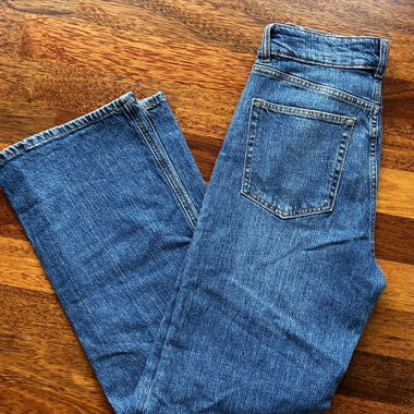 Straight-Leg-Jeans