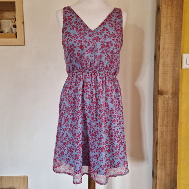 Abito estivo floreale, blu con rosa