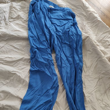 Blaue Freizeithosen