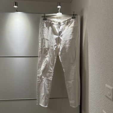 Jeans bianchi destroyed, taglia 42 Reserved