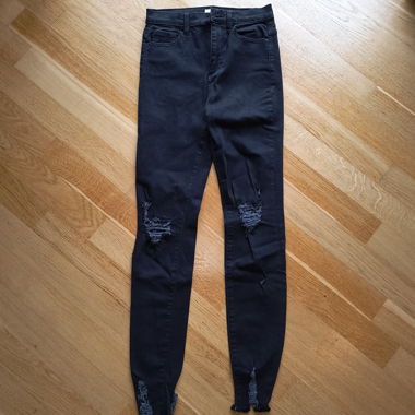 High-rise Jeans (black, used-look)