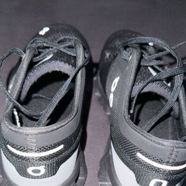 On Damen Schuh