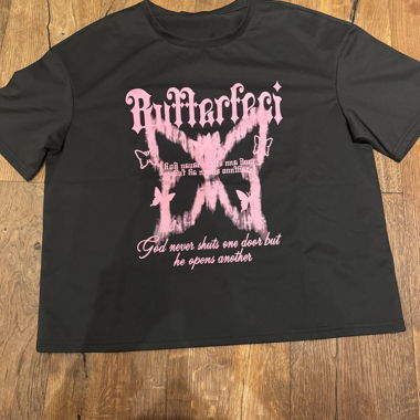 Schwarzes Grafik-T-Shirt