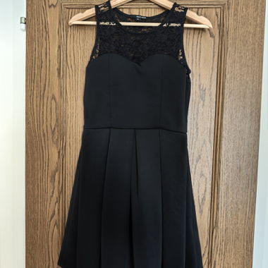 Black Sleeveless Lace Dress