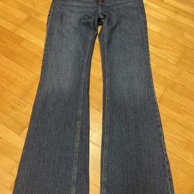 Pantalone svasato in denim