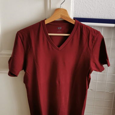 Uniqlo - Bordeaux T-shirt with V-neck, XS