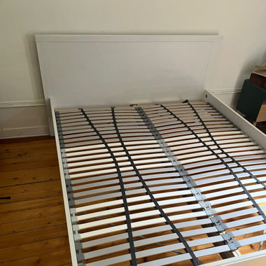 Queen-Size-Bett und Lattenrost