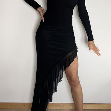 black skirt 