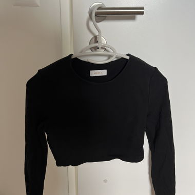 Schwarzer Longsleeve-Top von KOOKAI