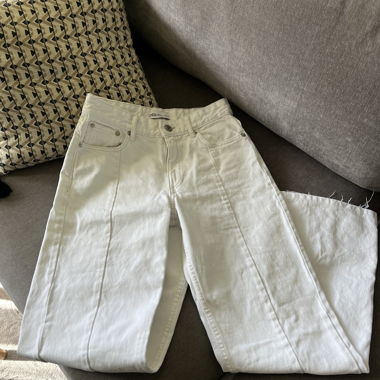 Weisse Zara Jeans mit weitem Bein
