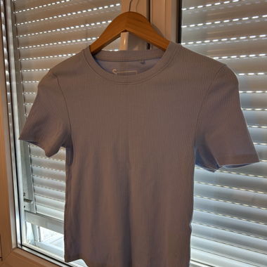 Hellblaues T-Shirt