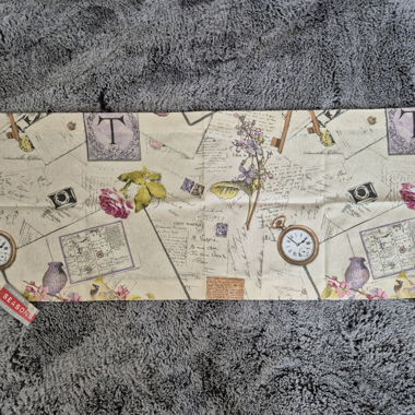 Tischläufer mit Vintage-Briefmotiv