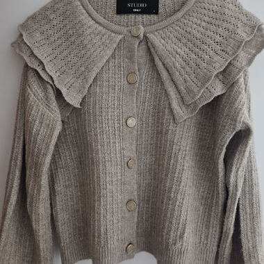 Beige knitted cardigan with ruffle collar