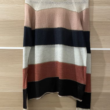Pullover mit mehrfarbigen Streifen