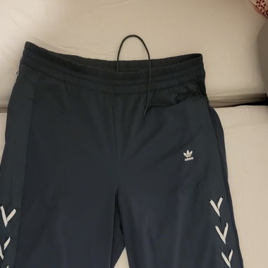 Pantalon Adidas vert avec lacet