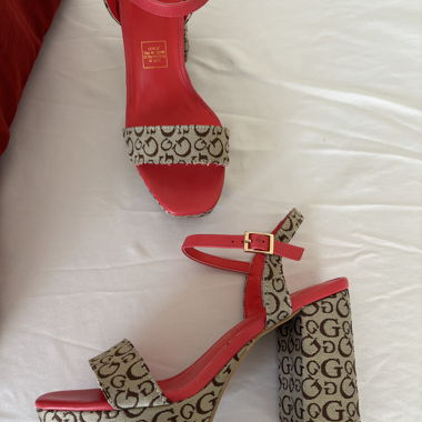 Guess Plateau-Sandalen
