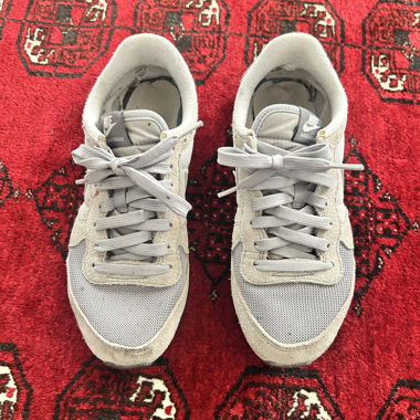 Graue Nike Sneakers