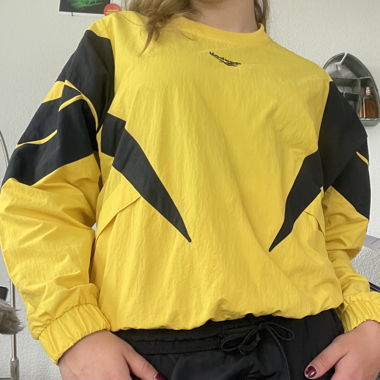 REEBOK YELLOW AND BLACK SWEATSHIRT