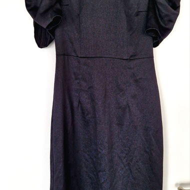 Extravagantes Kleid für Frauen in schwarz