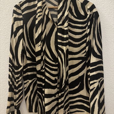 Blusa zebrata con colletto lavallière