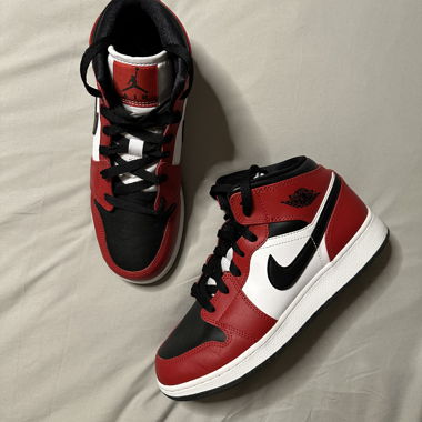 Jordan 1 Mid Chicago Toe