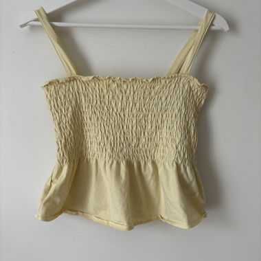 Pastellgelbes Sommertop