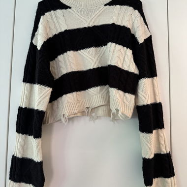 Pull rayé noir et blanc