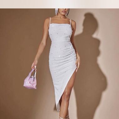 Kleid mit Perlen