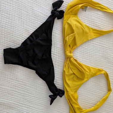 Top bikini giallo & slip nero