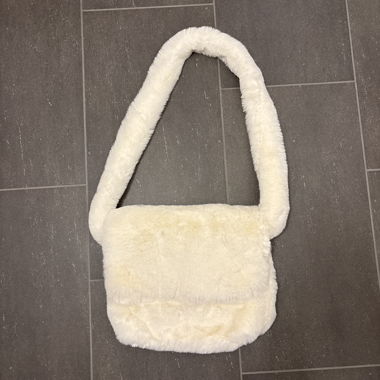 Pluesch Schultertasche weiss