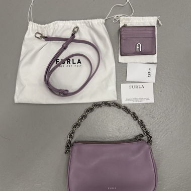 Portacarte in pelle Furla con tracolla