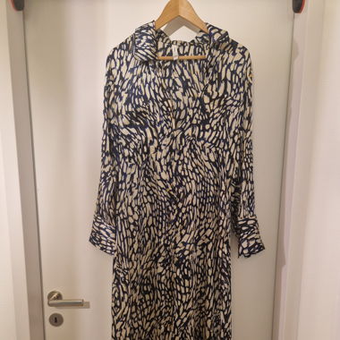 Wunderschönes Kleid von Mango, M, blau-weiss