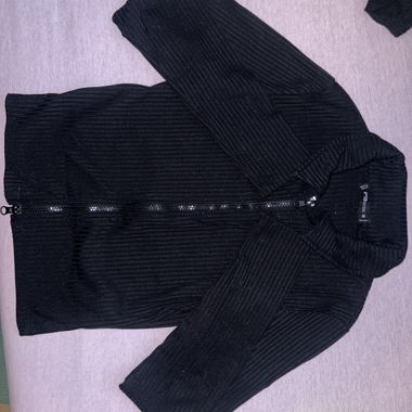 Schwarze Strickjacke mit Reissverschluss