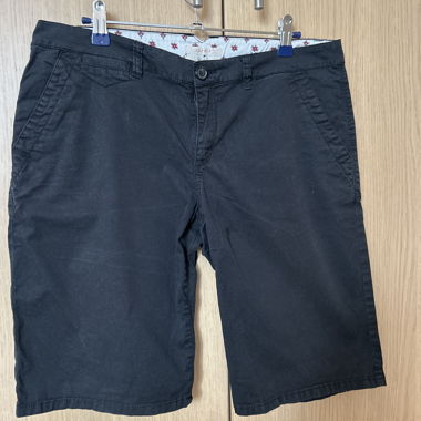 Short noir
