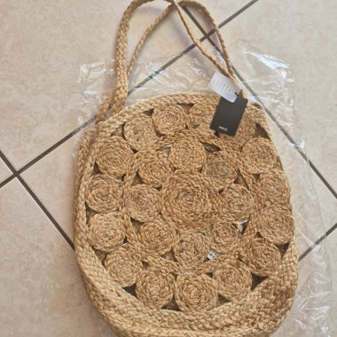Geflochtene Tasche mit Rundmuster