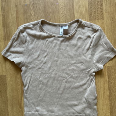 Beige ribbed T-shirt