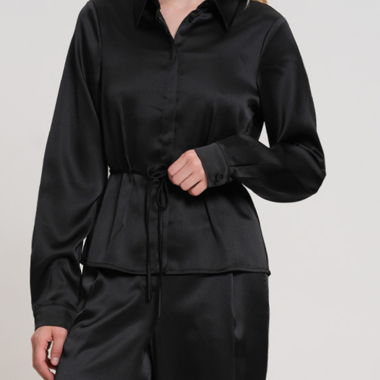 blouse noire en soie