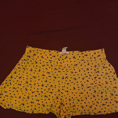 Short jaune 