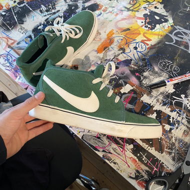 blazer OG type Nike