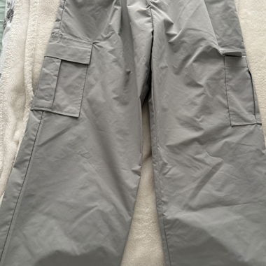 Pantaloni cargo grigi
